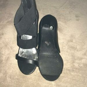 Simply Vera Wang shoes size 6